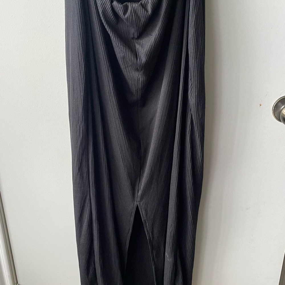 Kaileigh Classic Black Maxi Dress - Picture 8 of 9